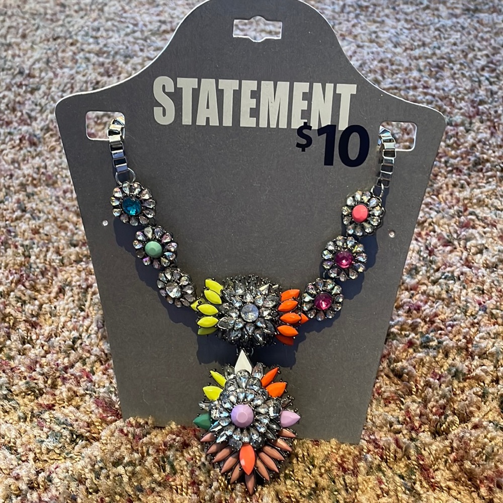 STATEMENT necklace